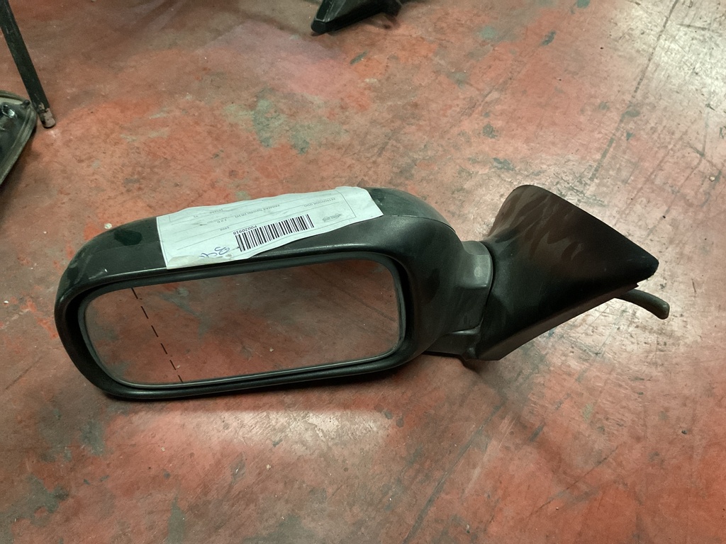 Retrovisor izquierdo manual nissan primera ‘99