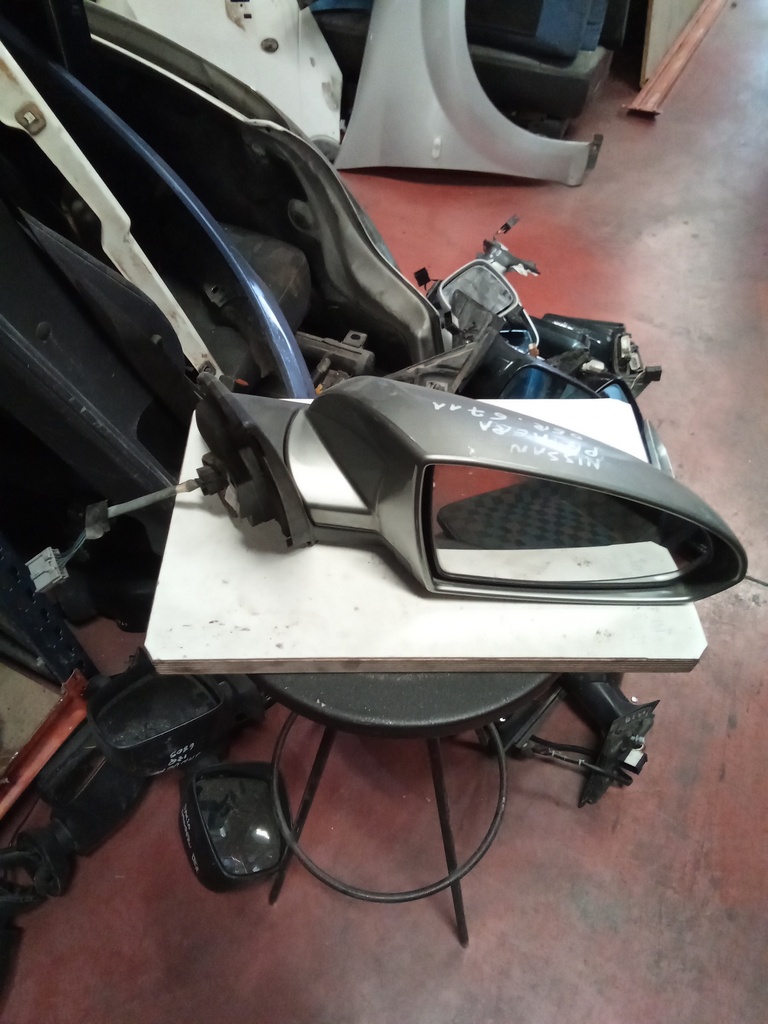 Retrovisor derecho nissan primera '04