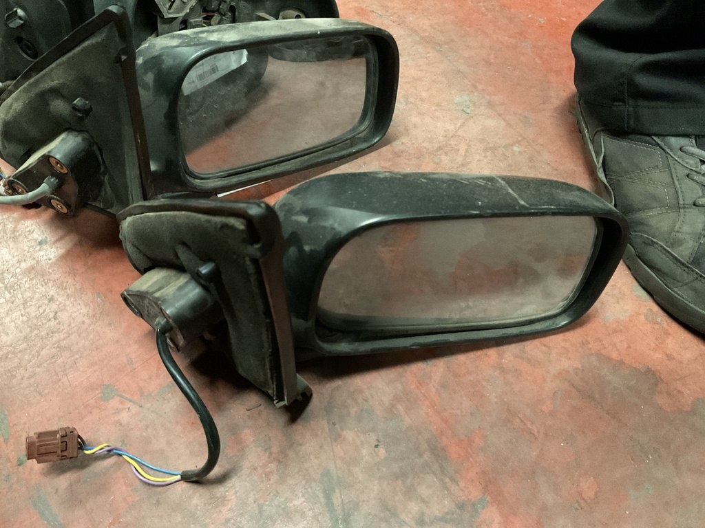Retrovisor derecho nissan almera ‘05