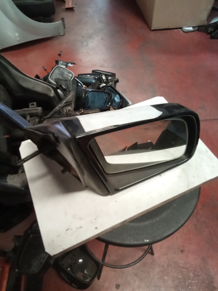 Retrovisor derecho manual opel vectra a '95
