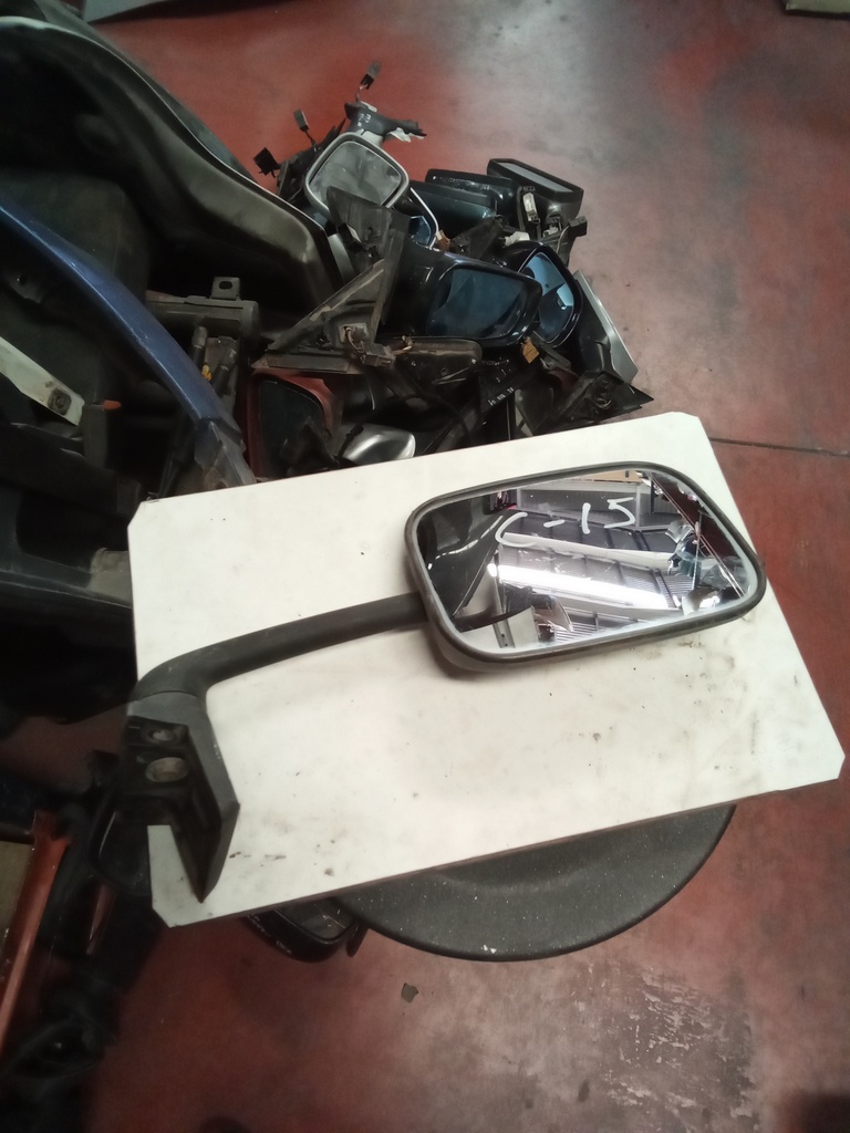 Retrovisor derecho citroen c15 '95
