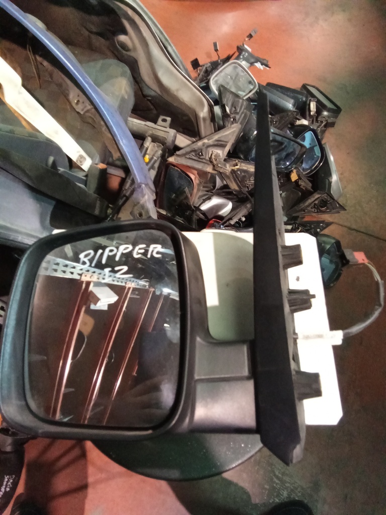 Retrovisor izquierdo peugeot bipper '08