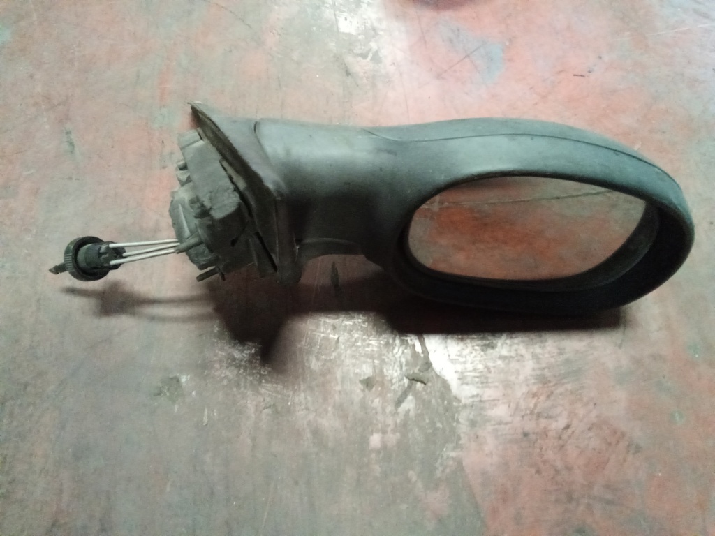 Retrovisor derecho manual renault laguna '94
