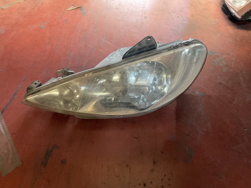Faro izquierdo peugeot 206 2000