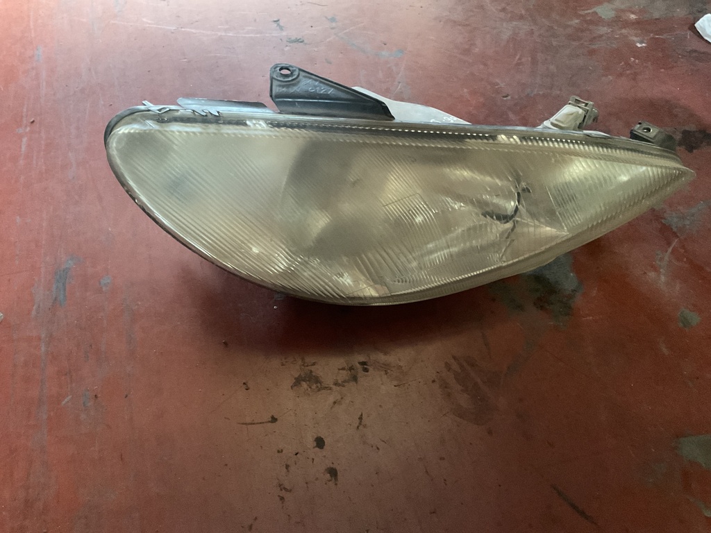 Faro derecho peugeot 206