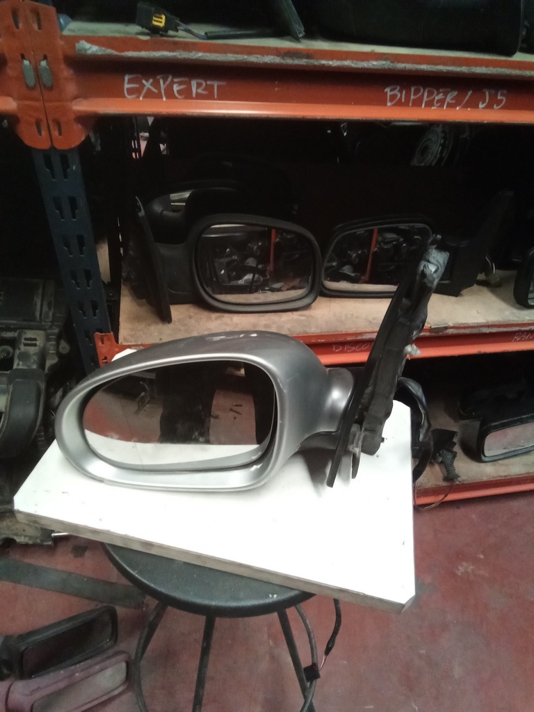 Retrovisor izquierdo volkswagen golf plus '09