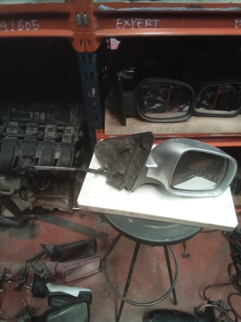 Retrovisor derecho manual volkswagen polo '01