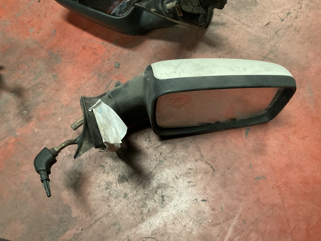 Retrovisor derecho manual seat toledo ‘99