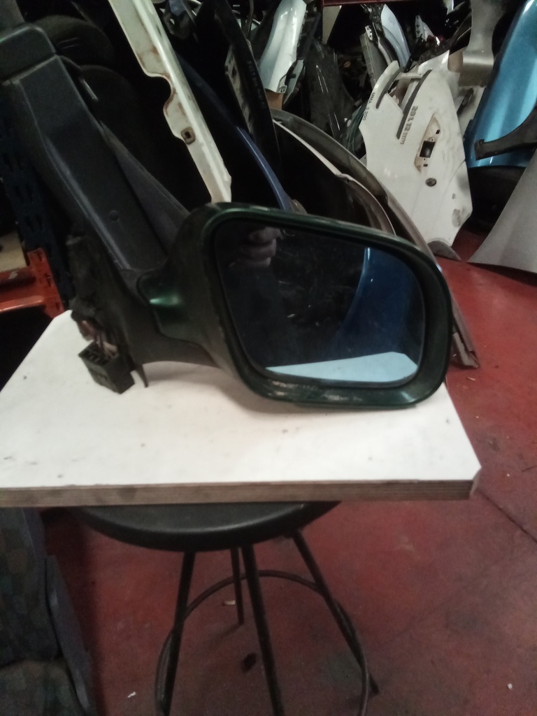 Retrovisor derecho audi a3 '99