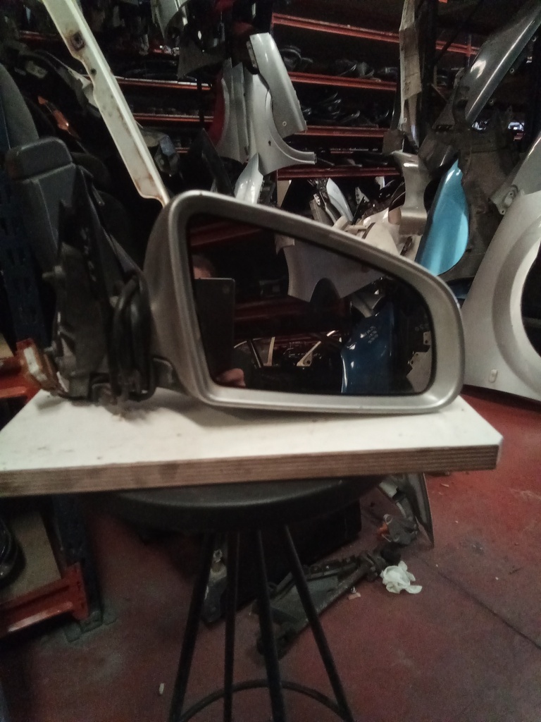 Retrovisor derecho audi a4 '04