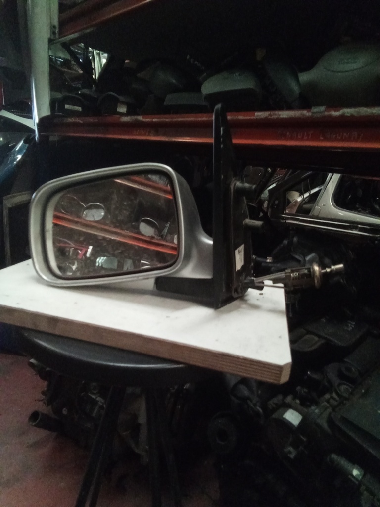 Retrovisor izquierdo skoda felicia '94