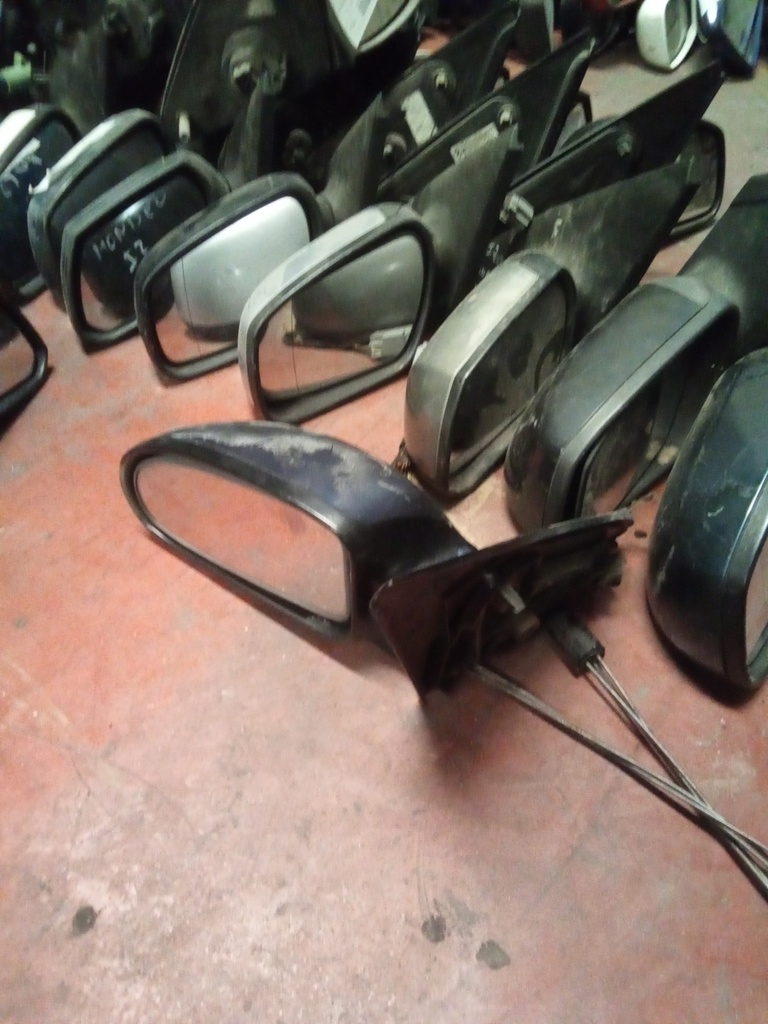 Retrovisor izquierdo manual ford focus '01