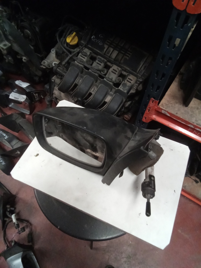 Retrovisor izquierdo manual ford scort '00
