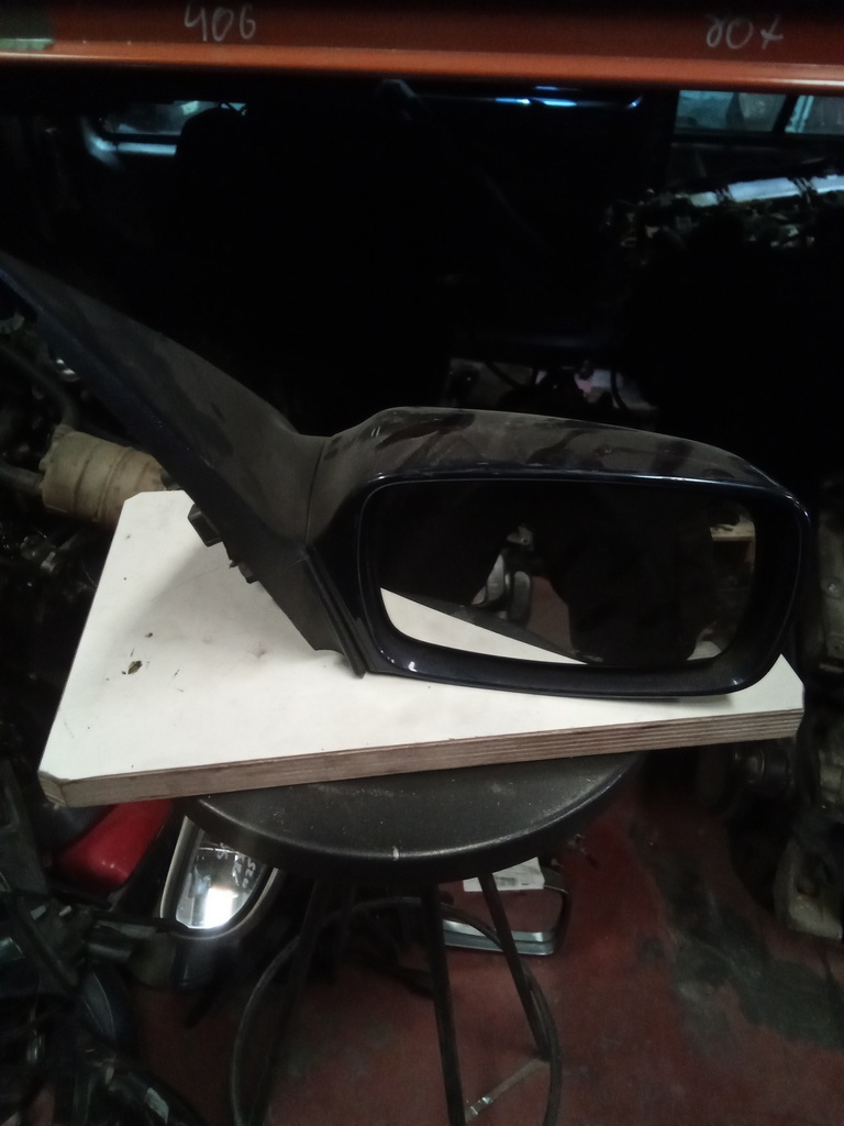 Retrovisor derecho ford mondeo '95