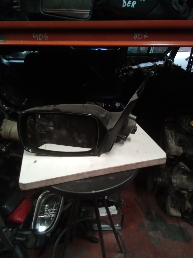 Retrovisor izquierdo ford mondeo '95