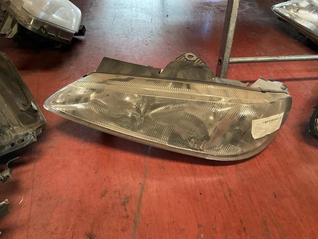 Faro izquierdo peugeot 406 1998