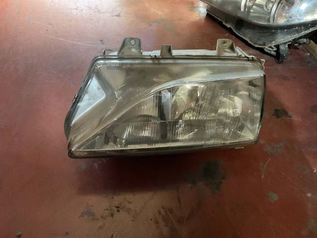 Faro izquierdo peugeot 806