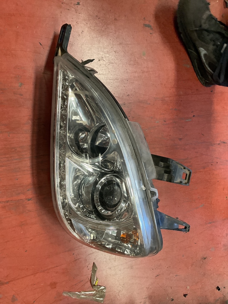 Faro izquierdo mercedes ml 320