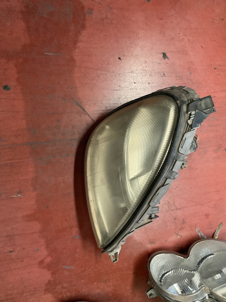 Faro derecho mercedes clase a w168