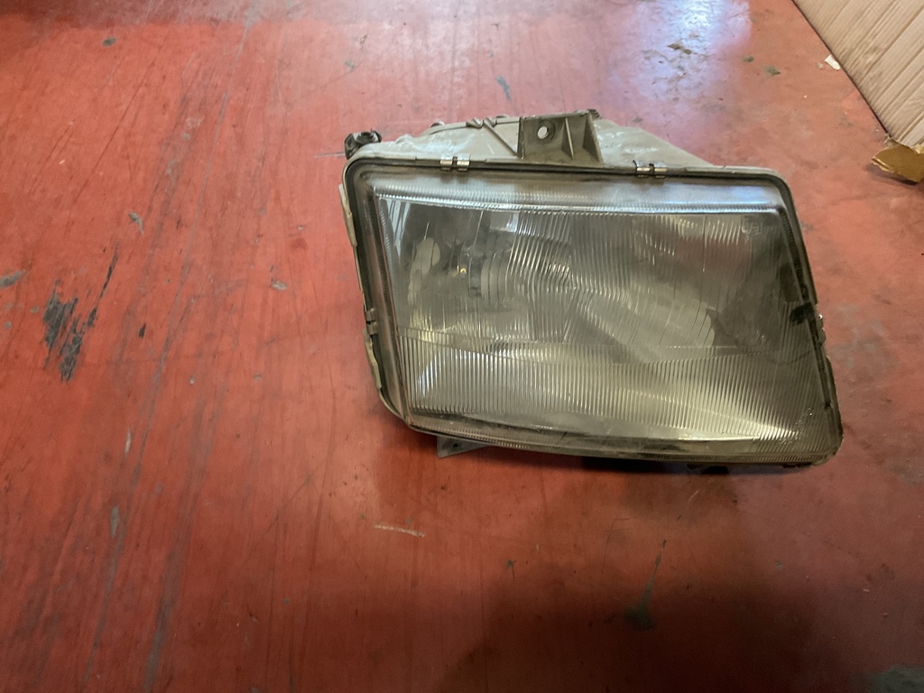 Faro derecho Mercedes Vito 108 CDI 2002