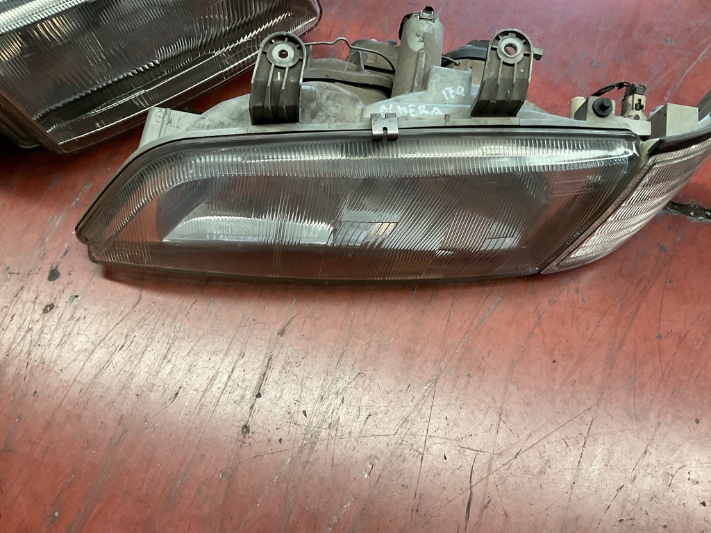 Faro izquierdo Nissan Primera 1998