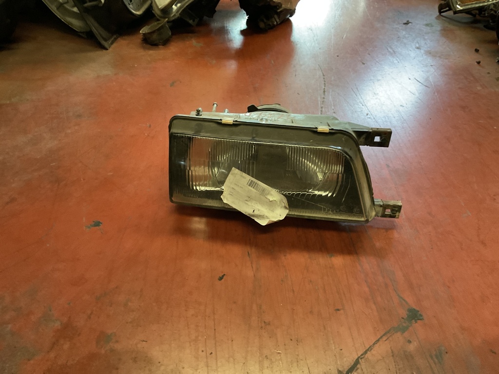 Faro derecho Nissan SUNNY 1996