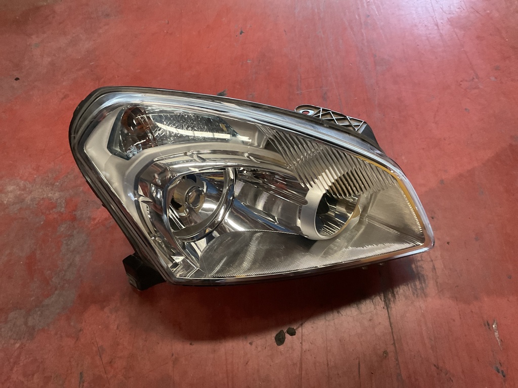 Faro derecho de xenon Nissan Qashqai 2010