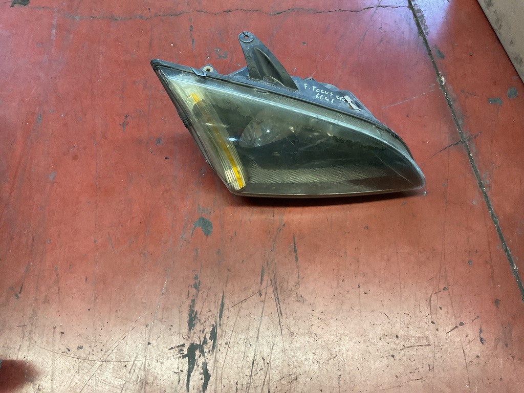 Faro derecho Ford Focus 2005