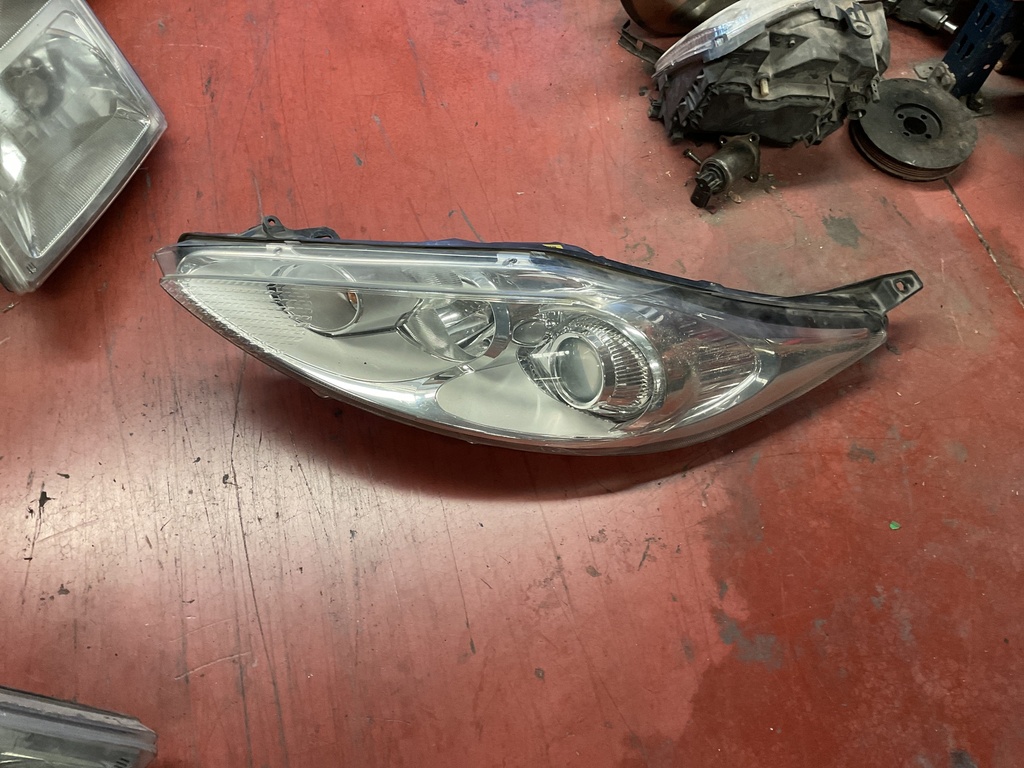Faro izquierdo Ford Fiesta 2010