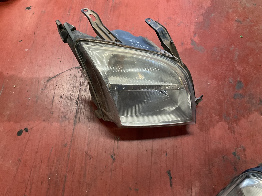 Faro izquierdo Ford Fusion 2002
