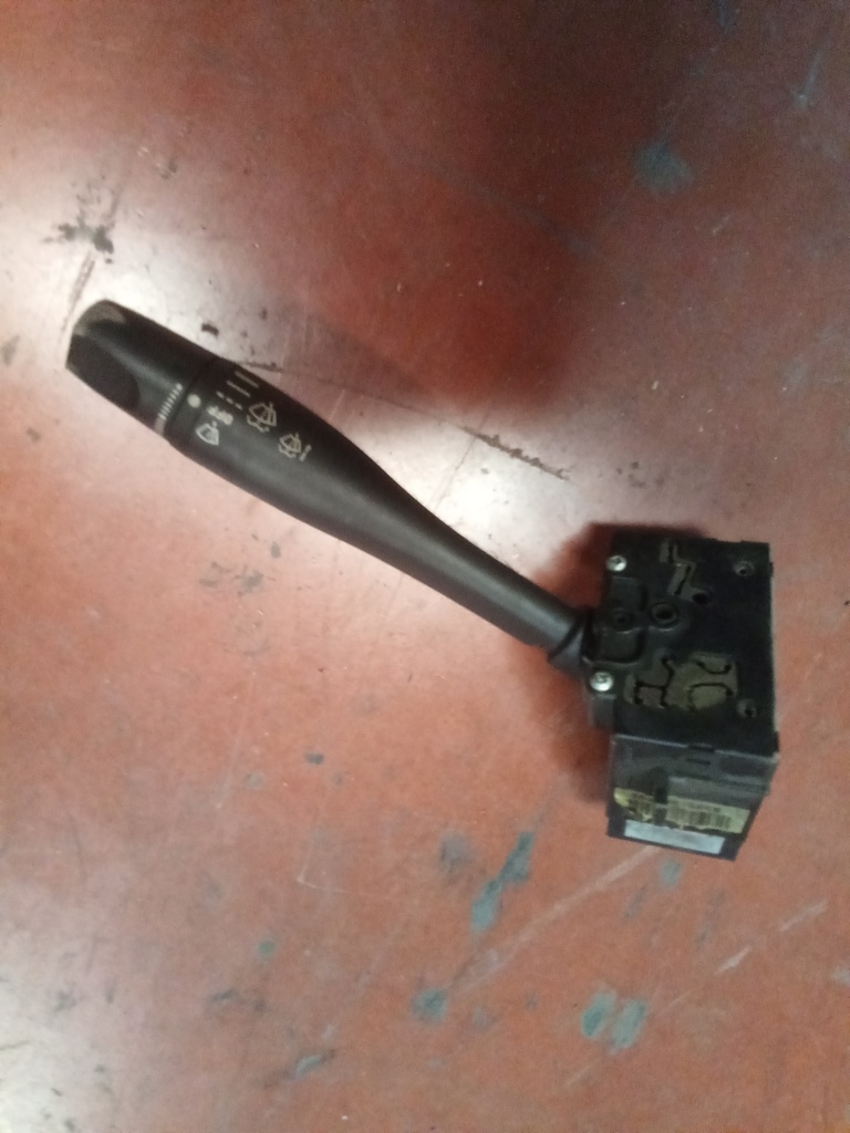 Mando de limpiaparabrisas nissan vanette '01