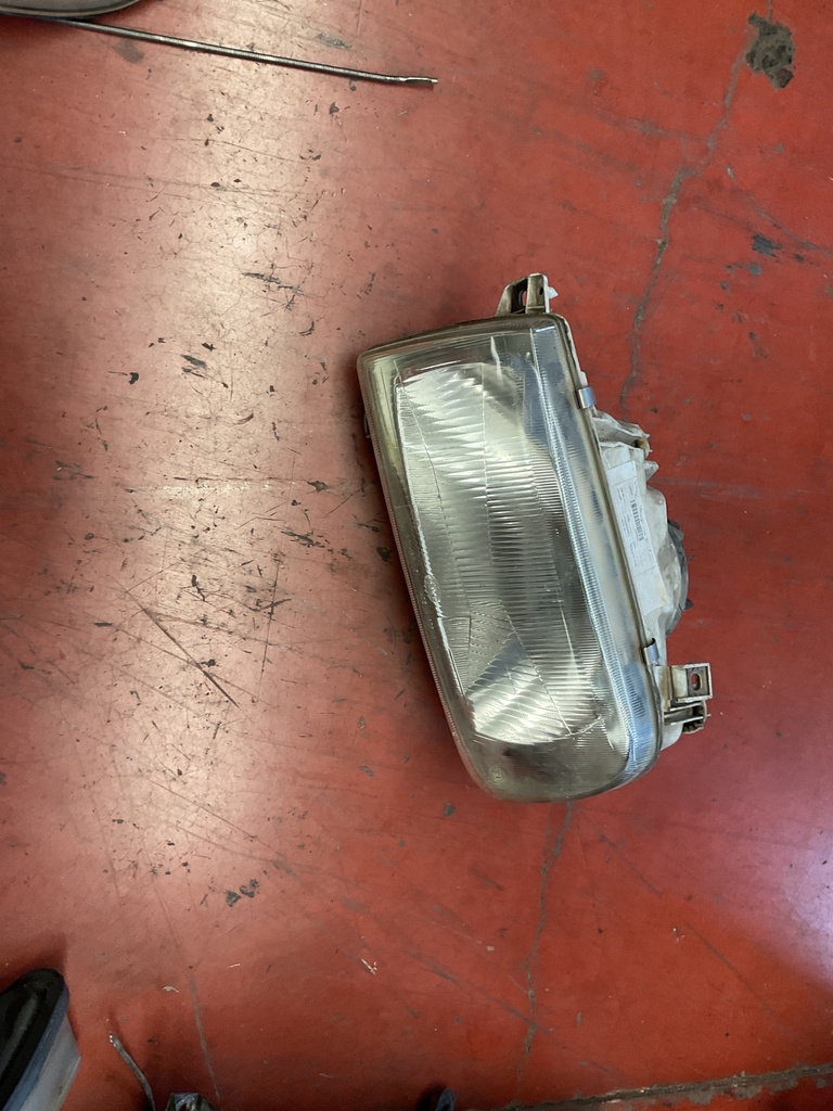 Faro izquierdo Volkswagen Vento 1992