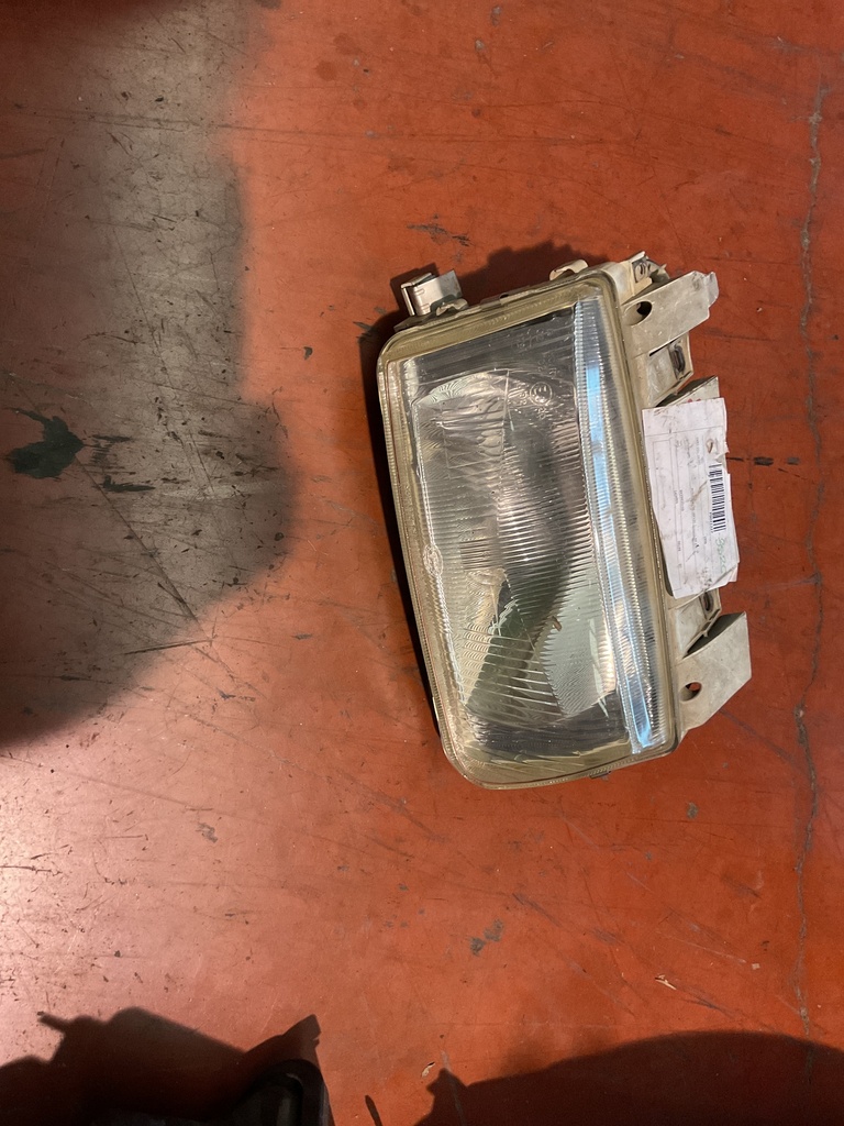 Faro derecho Volkswagen Polo 1999