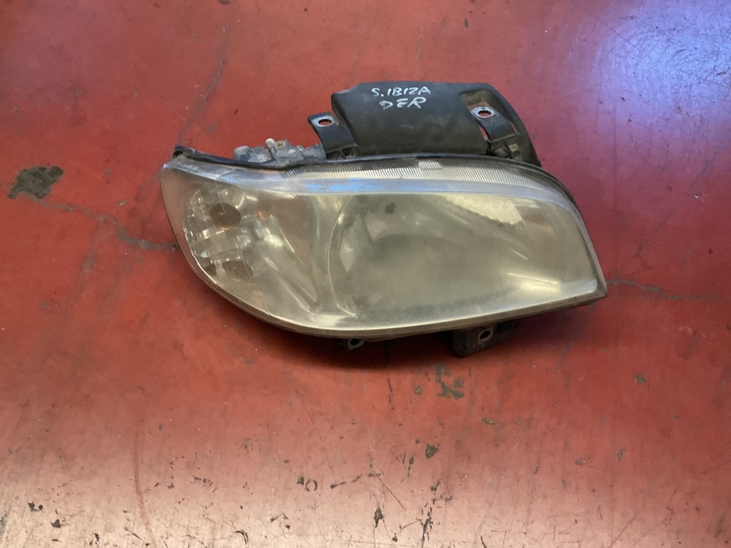 Faro derecho SEAT Ibiza 2000