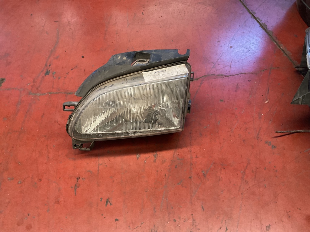 Faro izquierdo Seat Arosa