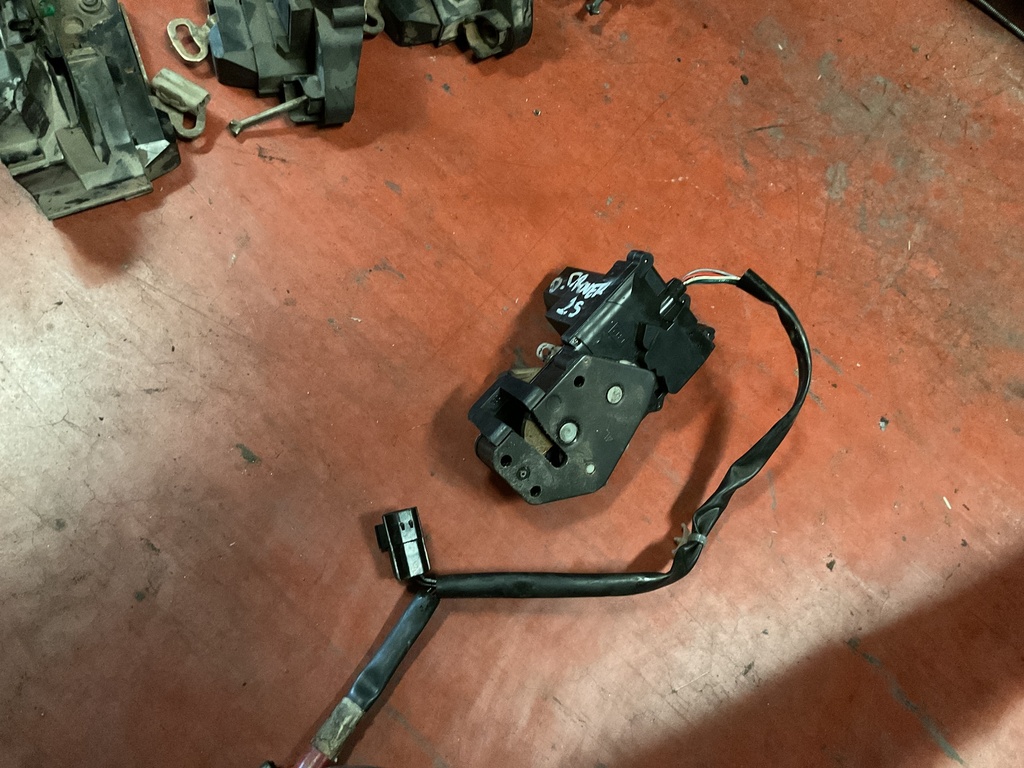 Cerradura delantera izquierda rover 25 ‘03