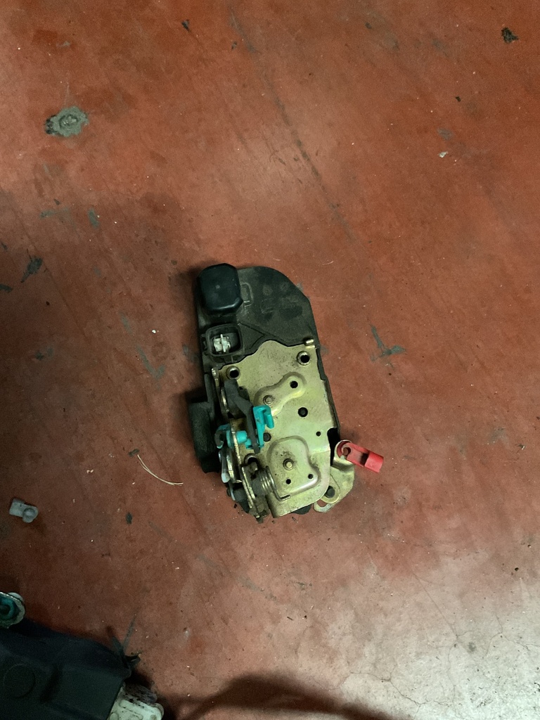 Cerradura trasera izquierda jeep gran cherokee ‘01