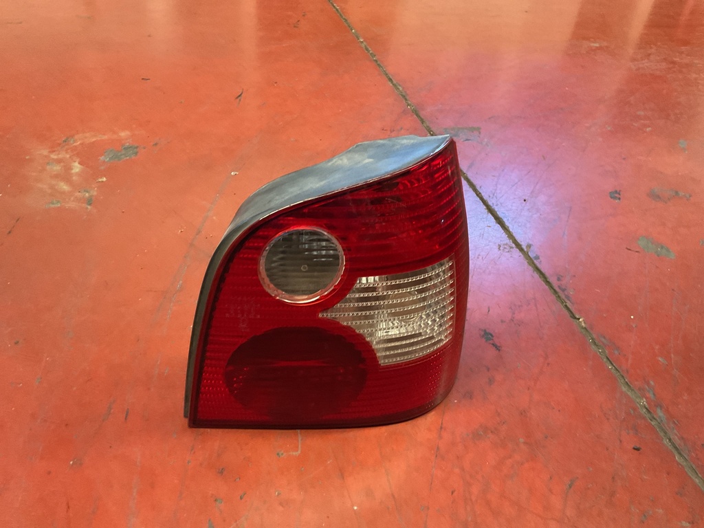 Piloto derecho Volkswagen Polo 2002