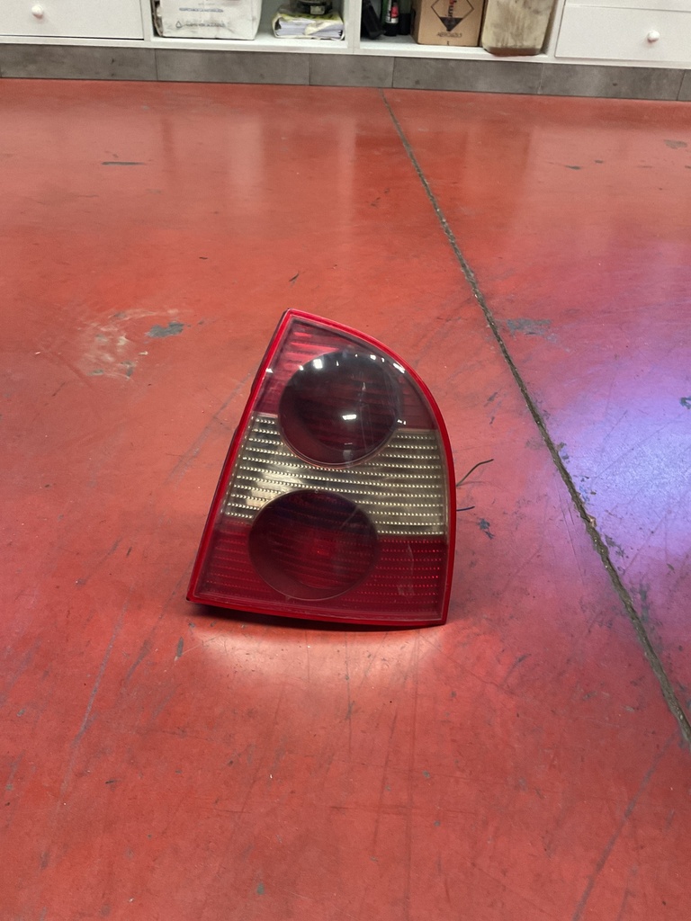 Piloto derecho Volkswagen Passat 2004