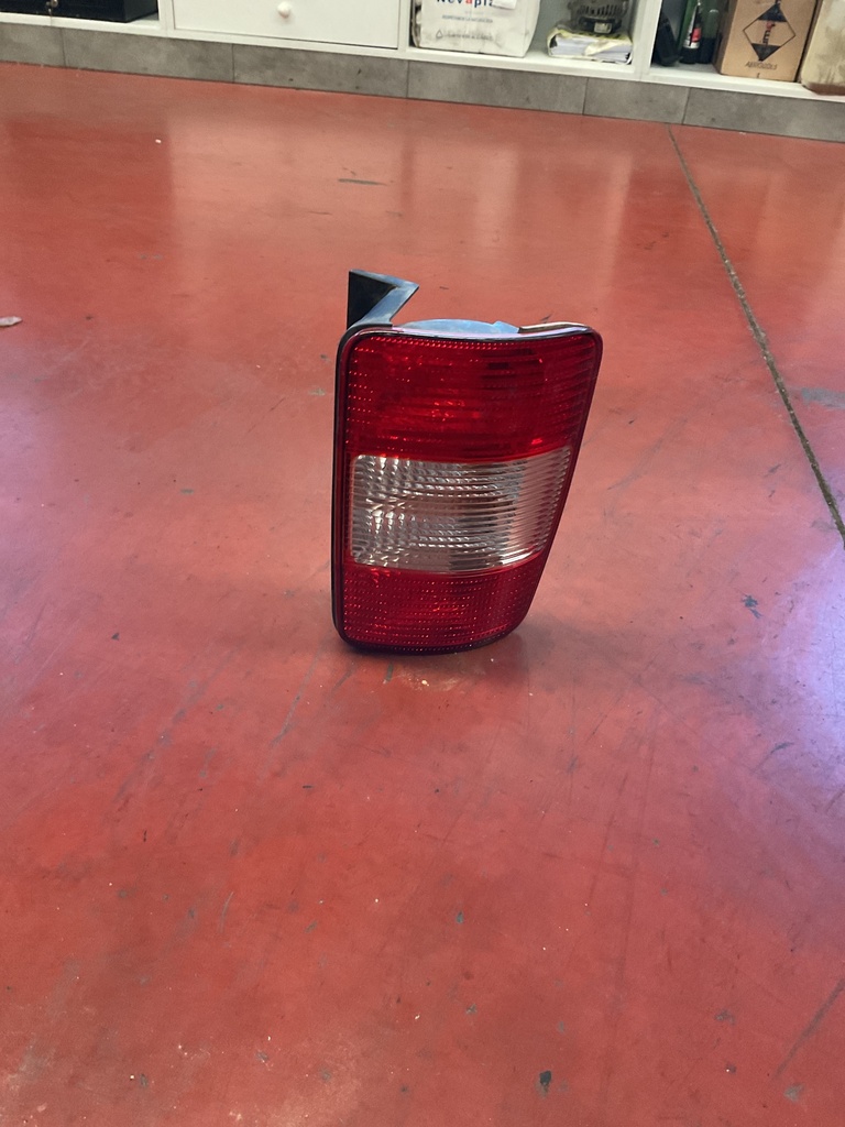 Piloto izquierdo Volkswagen Caddy 2004