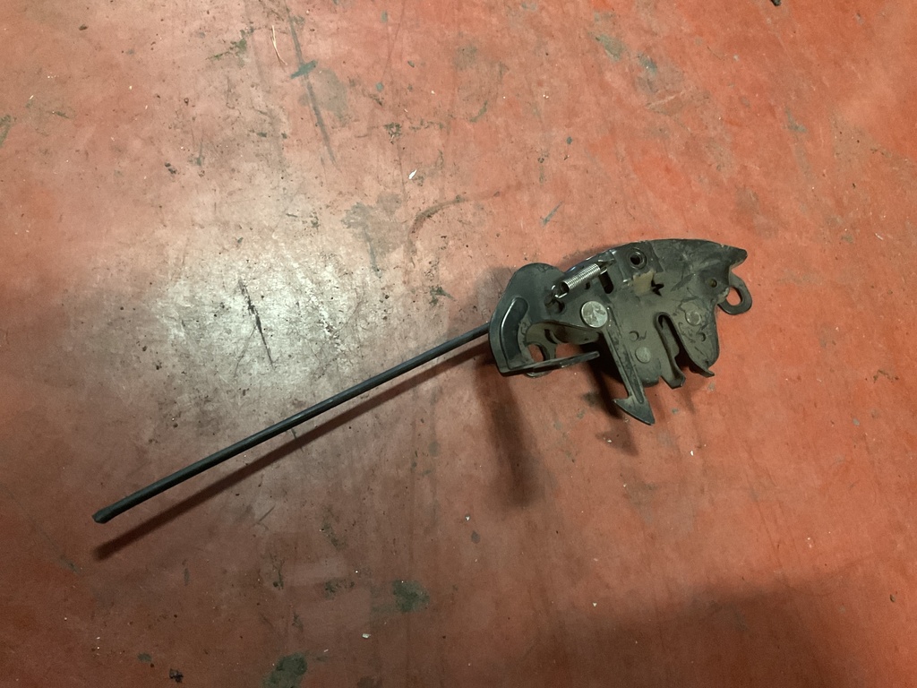 Cerradura de capo nissan primera ‘05