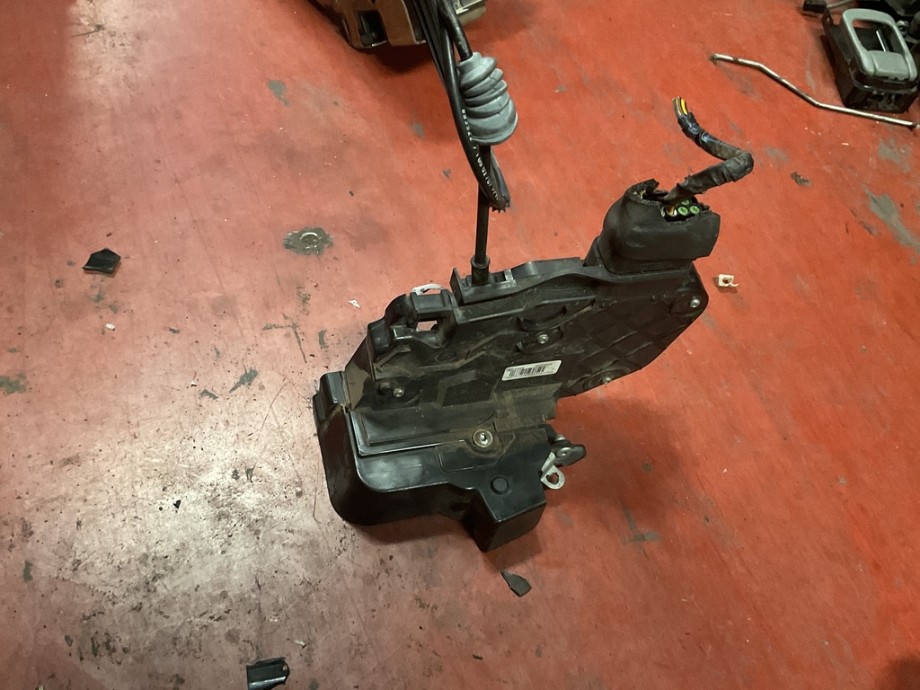 Cerradura delantera derecha volvo S40 ‘03