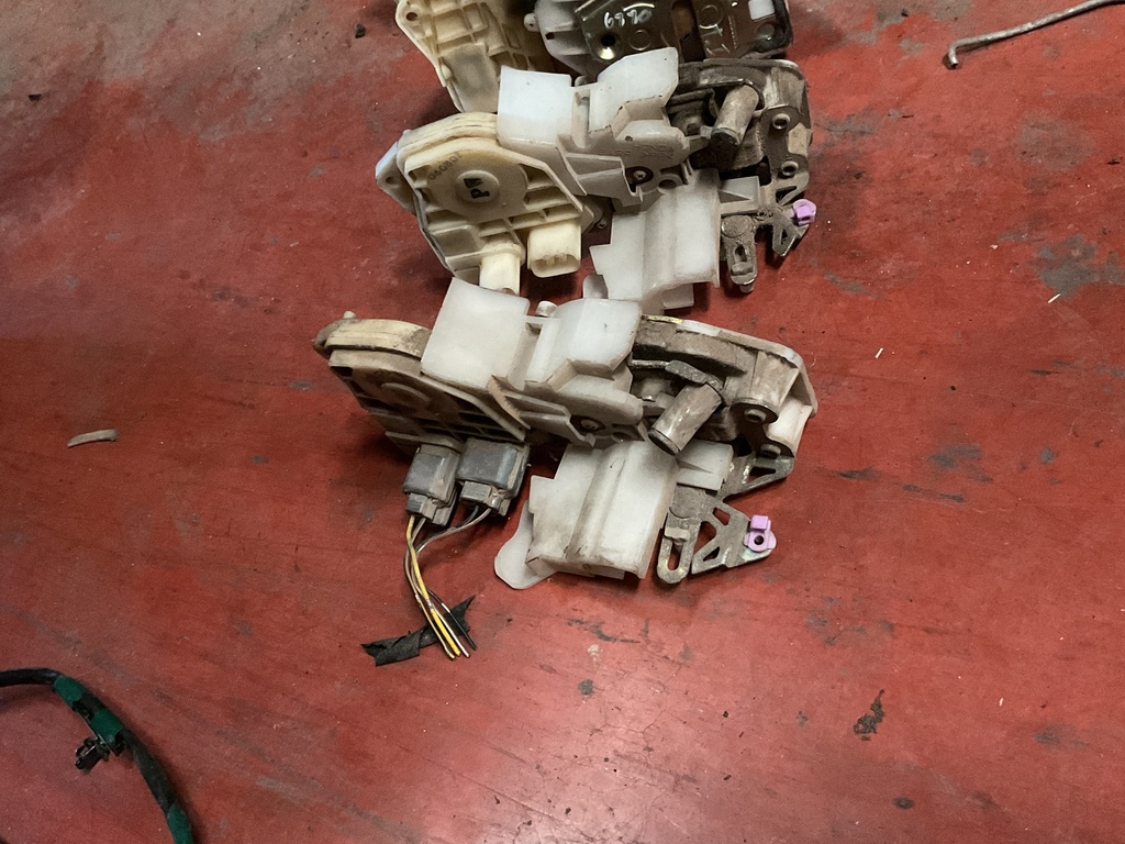 Cerradura trasera derecha honda civic ‘04