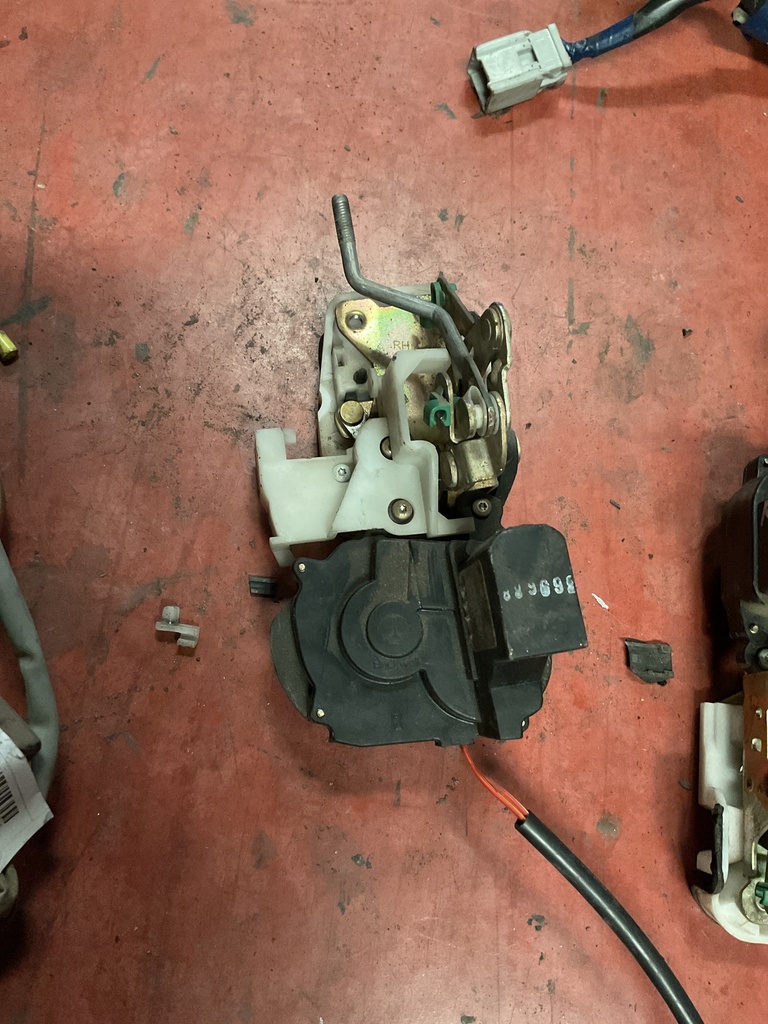 Cerradura delantera derecha rover 420 ‘99
