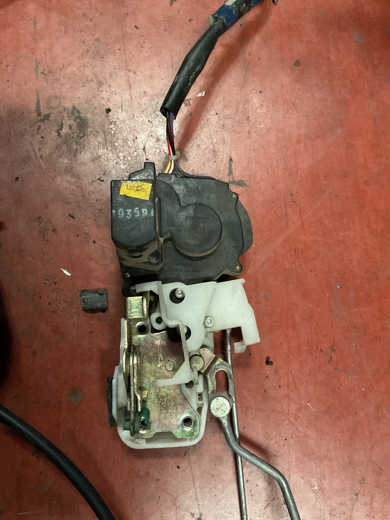 Cerradura delantera izquierda rover 420 ‘99