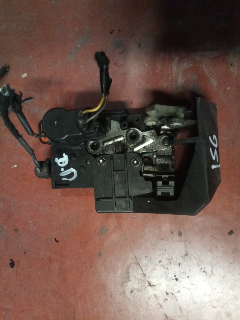 Cerradura delantera derecha alfa 156 '97