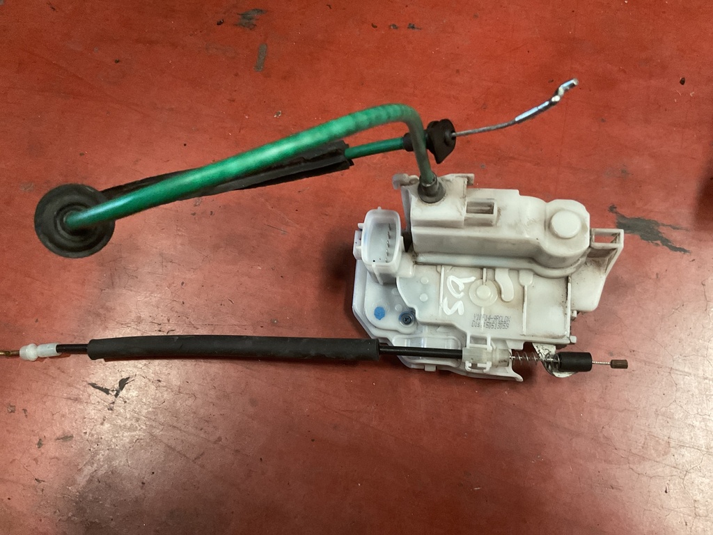 Cerradura trasera derecha alfa 156 ‘05