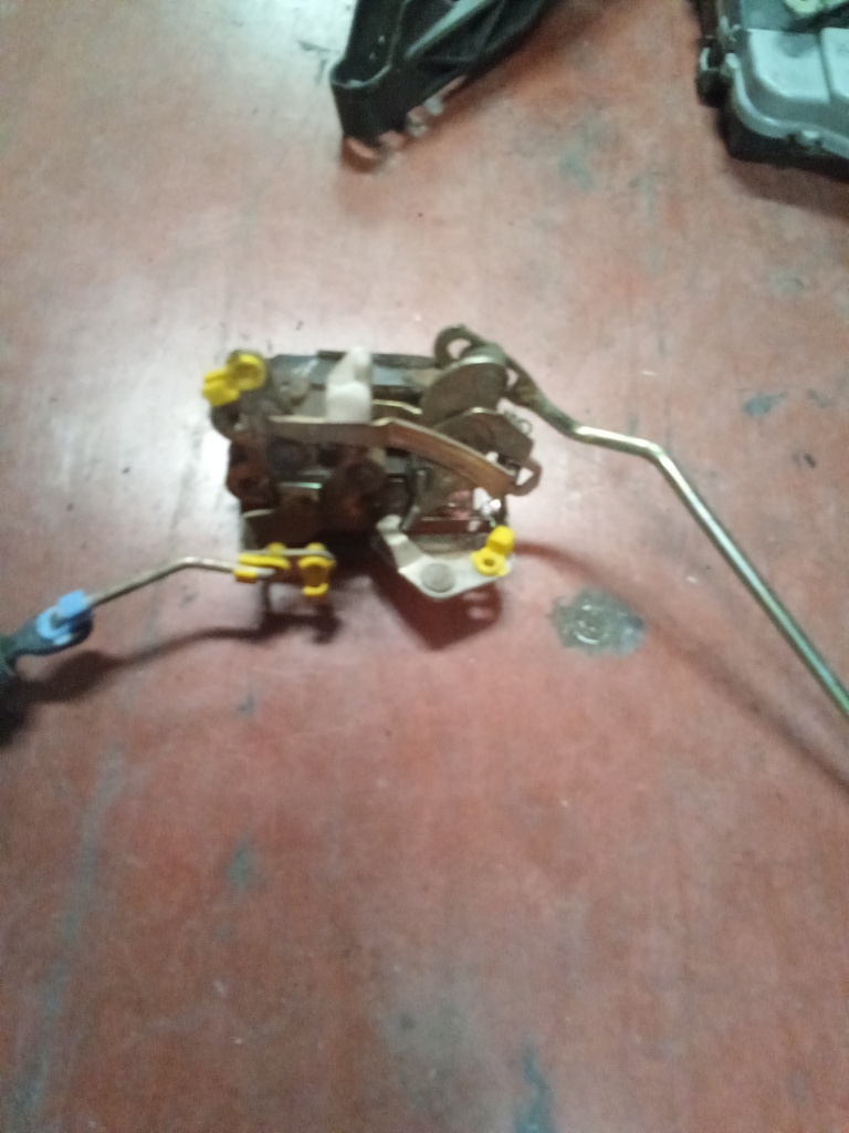 Cerradura trasera derecha Hyundai Atos '00