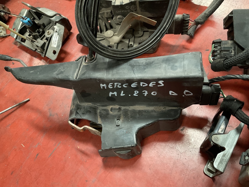 Cerradura delantera derecha mercedes ml ‘07