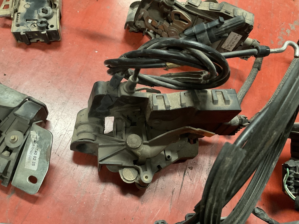 Cerradura trasera derecha mercedes ml ‘07